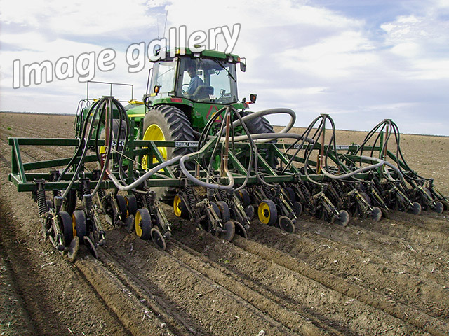 Excel Agriculture EI853 Single Disc broadacre opener image gallery